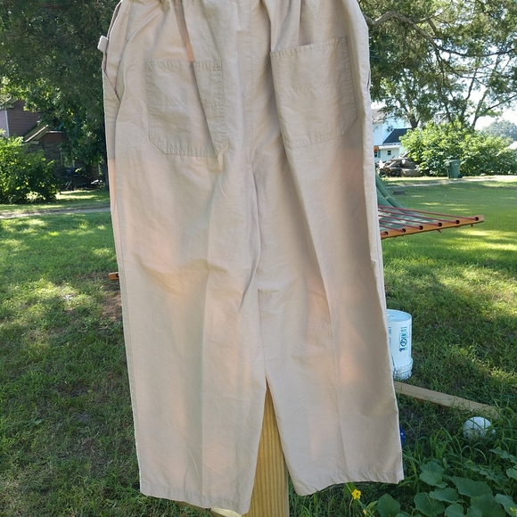 St. John's Bay Capri's Elastic Waist Beige Pockets - Picture 7 of 11